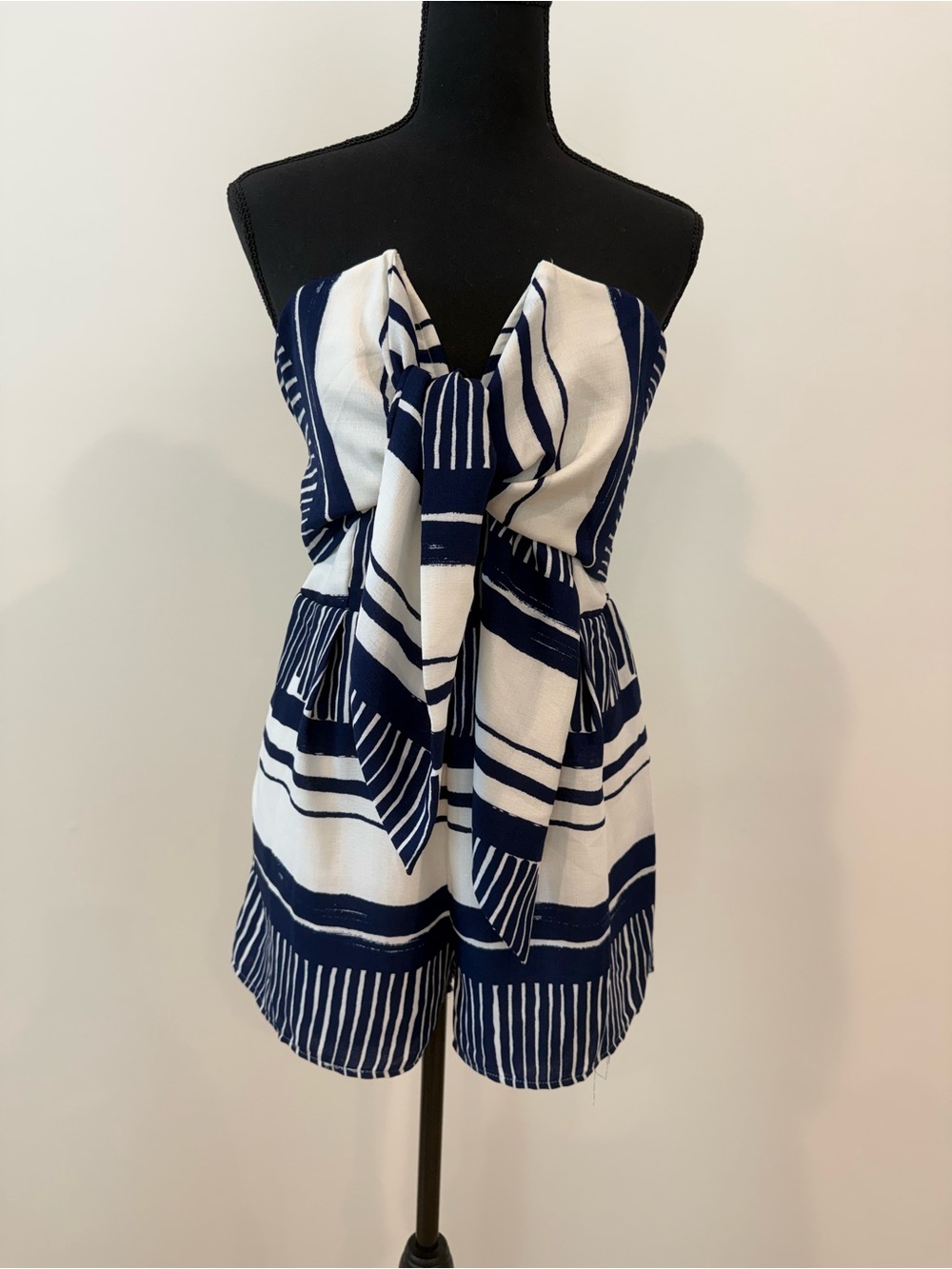 Lulus Delphi Navy & Ivory Striped Tie-Front Romper – Large